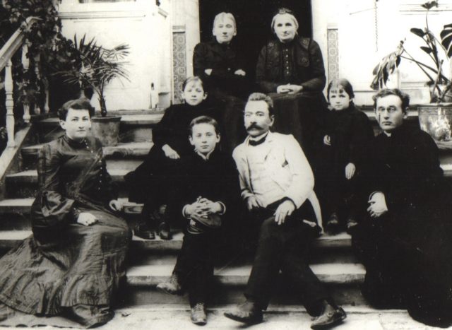 wsrod-rodziny-sandomierz-ok-1905-r