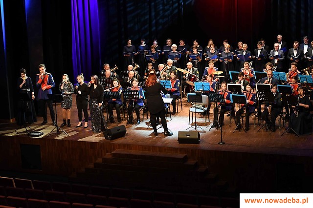 l1eUwmOfZlOY5YVUlA,artysci_pomagaja__luty_2022_1