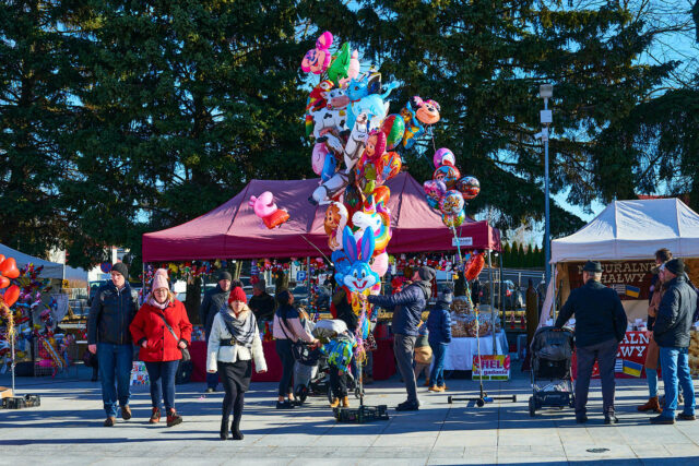 05. Mieszkańcy oraz turyści odwiedzający jarmark