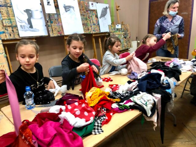 Na zdjęciu uczestnicy warsztatów podczas zajęć.